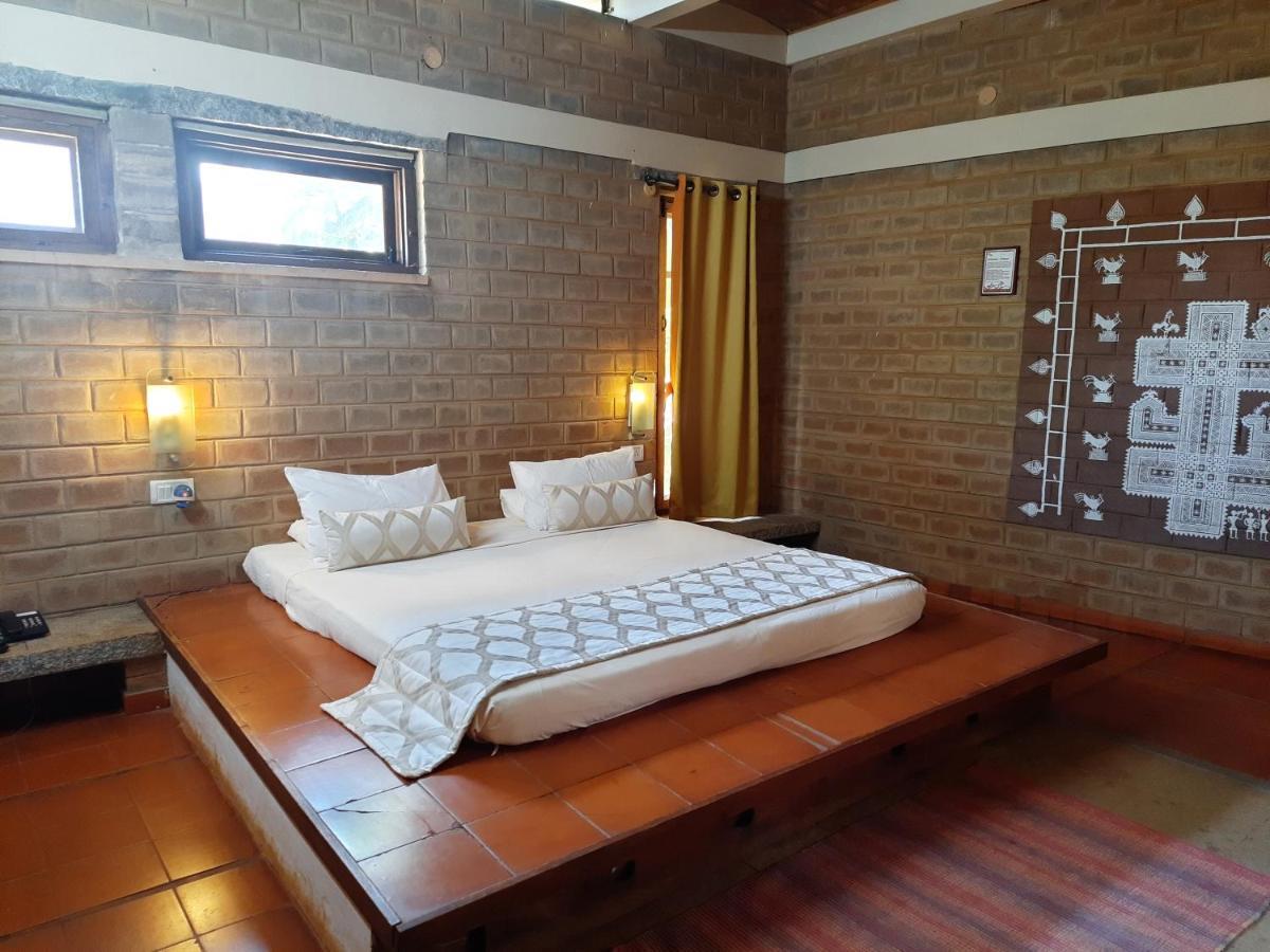 เอาเวอร์ เนทีฟ วิลเลจ รีสอร์ต Hotel Gadigarpalya ภายนอก รูปภาพ