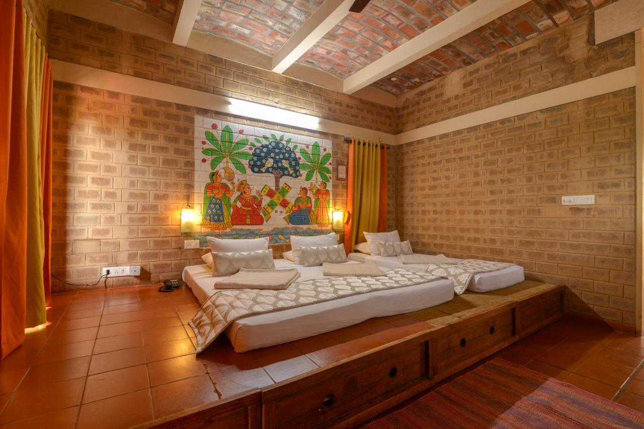เอาเวอร์ เนทีฟ วิลเลจ รีสอร์ต Hotel Gadigarpalya ภายนอก รูปภาพ