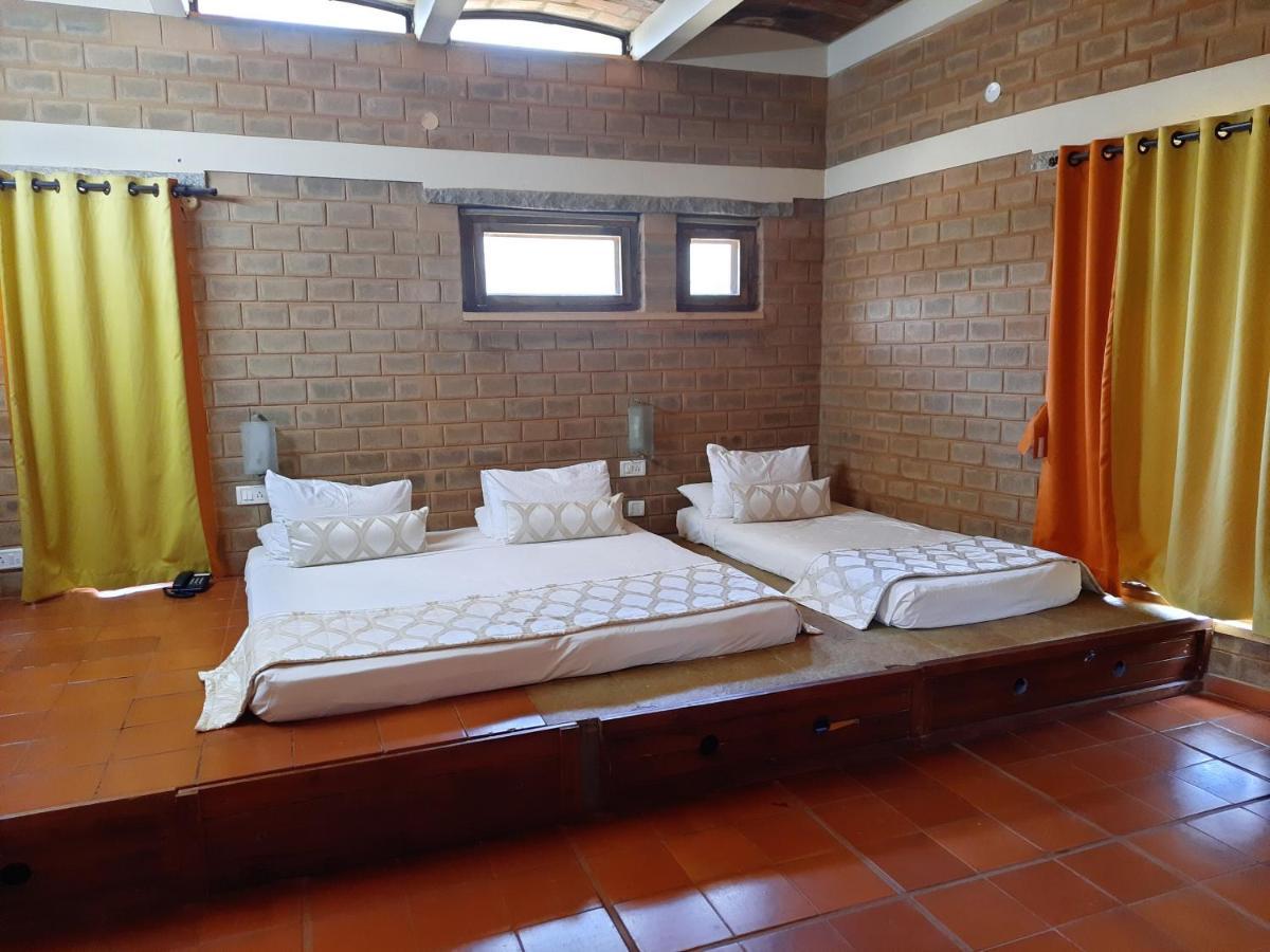 เอาเวอร์ เนทีฟ วิลเลจ รีสอร์ต Hotel Gadigarpalya ภายนอก รูปภาพ