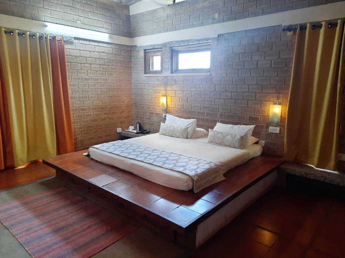 เอาเวอร์ เนทีฟ วิลเลจ รีสอร์ต Hotel Gadigarpalya ภายนอก รูปภาพ
