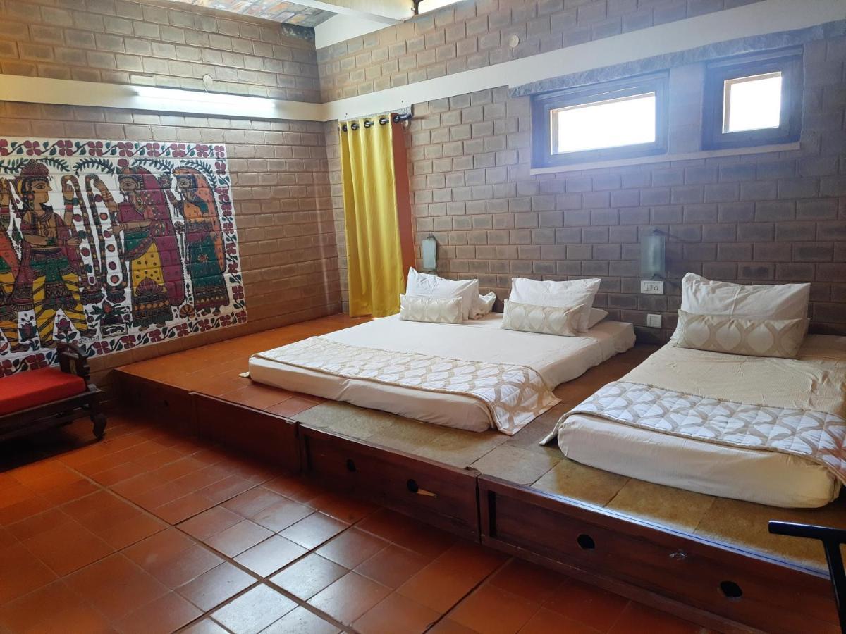 เอาเวอร์ เนทีฟ วิลเลจ รีสอร์ต Hotel Gadigarpalya ภายนอก รูปภาพ