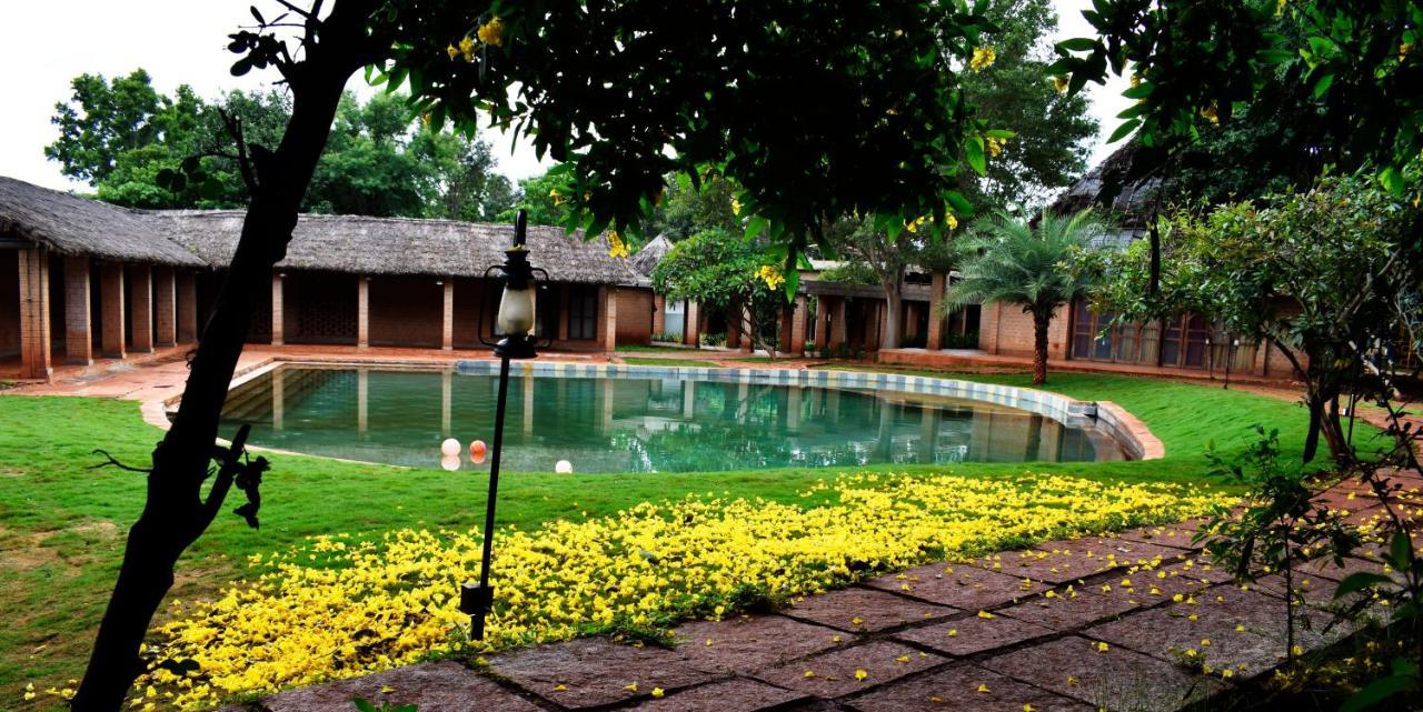 เอาเวอร์ เนทีฟ วิลเลจ รีสอร์ต Hotel Gadigarpalya ภายนอก รูปภาพ